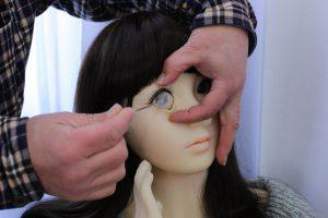 ラブドールの目の動かし方